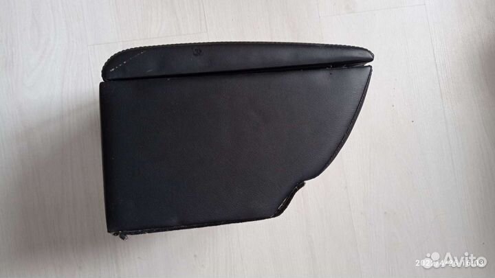 Подлокотник