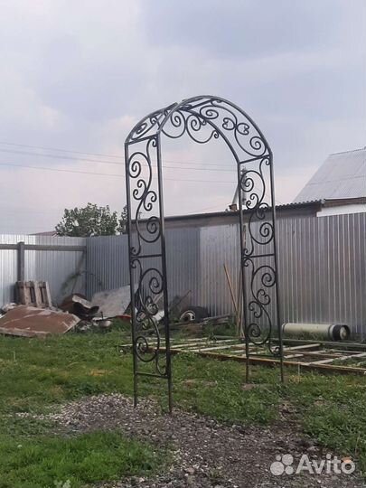 Арка садовая кованая