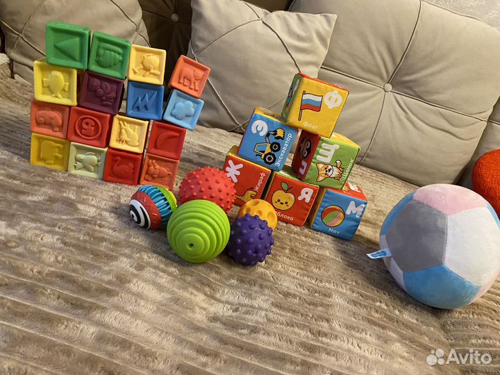Развивающие игрушки для малышей пакетом