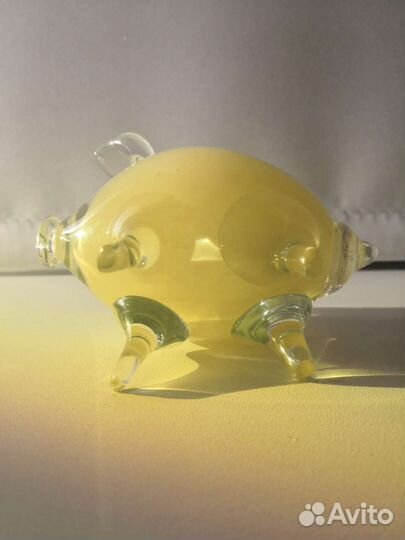 Фигурка свиньи из стекла