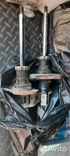 Передние амортизаторы оригинал VAG 1KQ 413 Q31 BL