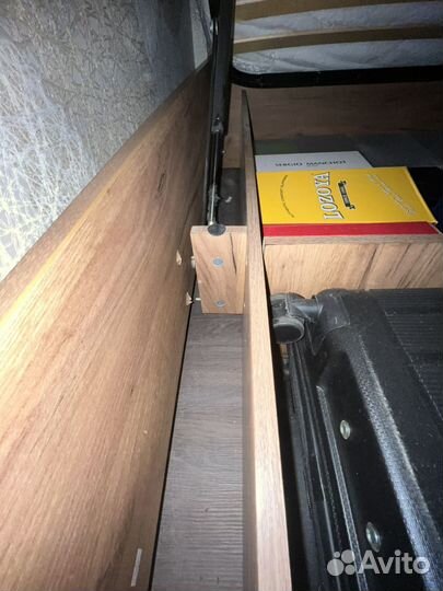 Кровать с матрасом 180х200