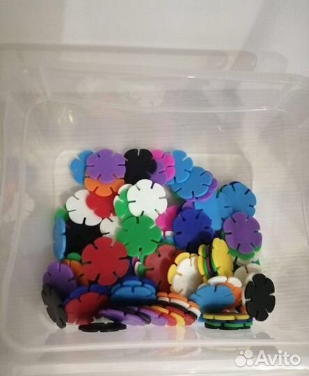 Детский конструктор. Много разных