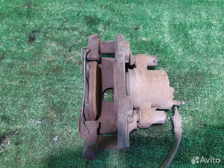 Суппорт тормозной передний правый Ford Focus 3 (C