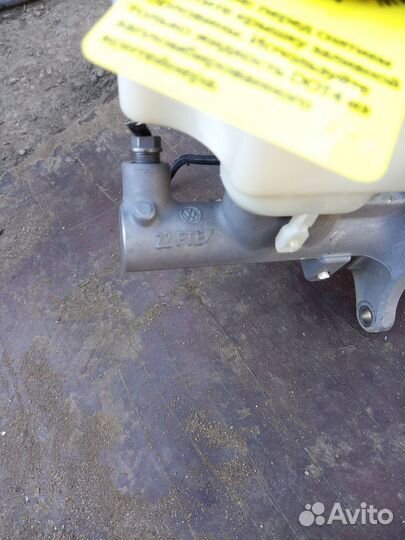 Главный тормозной цилиндр VW Jetta 6