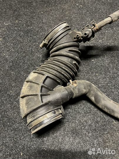 Патрубок воздушного фильтра Toyota Avensis 250