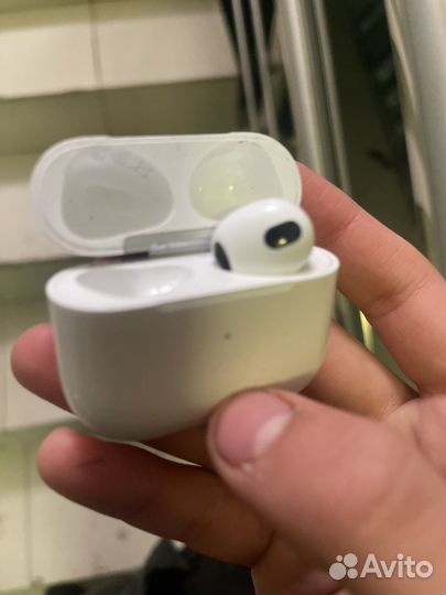 Правый наушник airpods 2 с кейсом