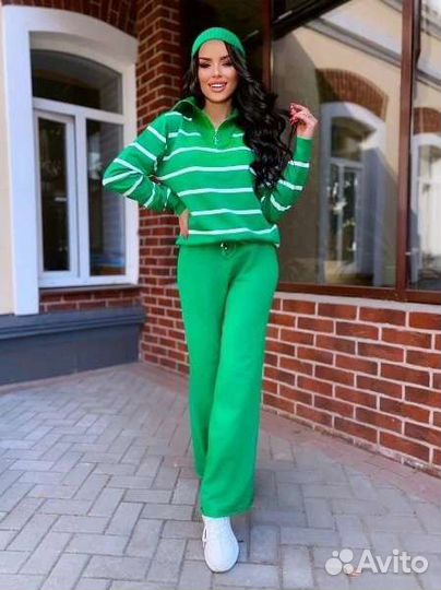 Спортивный костюм женский