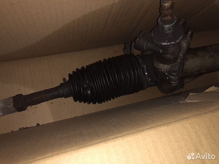 Рулевая рейка на Toyota Land Cruiser 200