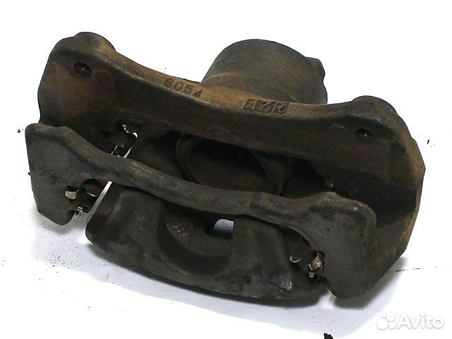 Суппорт тормозной передний Mitsubishi Pajero 3