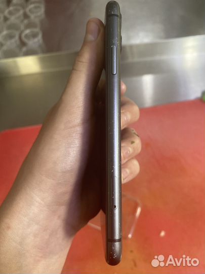 Телефон iPhone 11