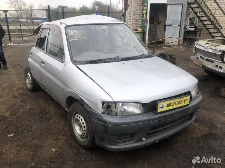 Консоль между сидений mazda demio 1.3 DW