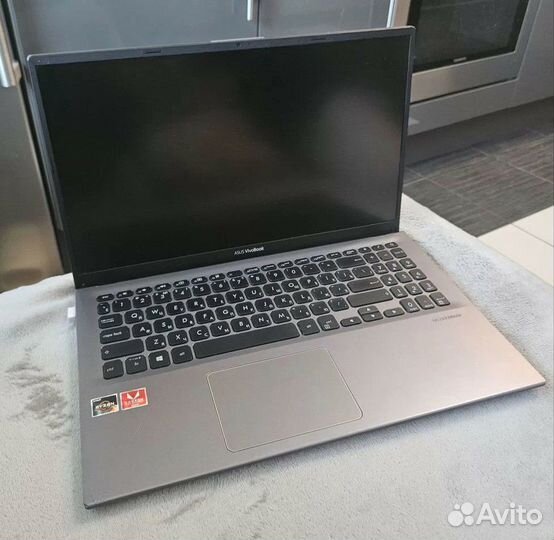 Ноутбук Asus vivoBook / Ryzen 3 / vega3 / SSD