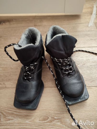 Лыжные ботинки