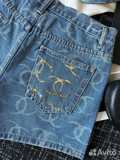 Джинсовые шорты Chanel голубые и черные