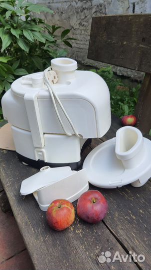 Электросоковыжималка-шинковка 