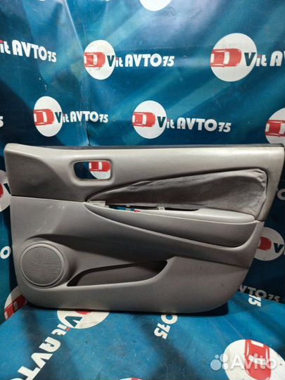 Обшивка двери передняя правая Toyota Prius NHW10