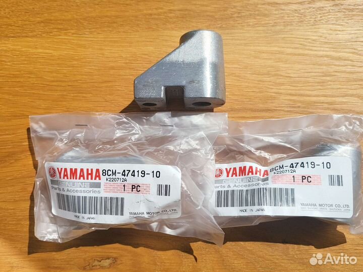 Крепление ролика снегохода Yamaha 8CM474191000