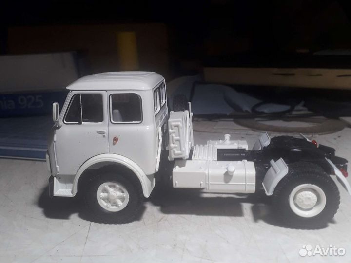 Модель грузовика маз5429
