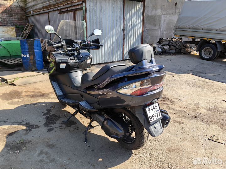 Suzuki Burgman (SkyWave) 400, 2012