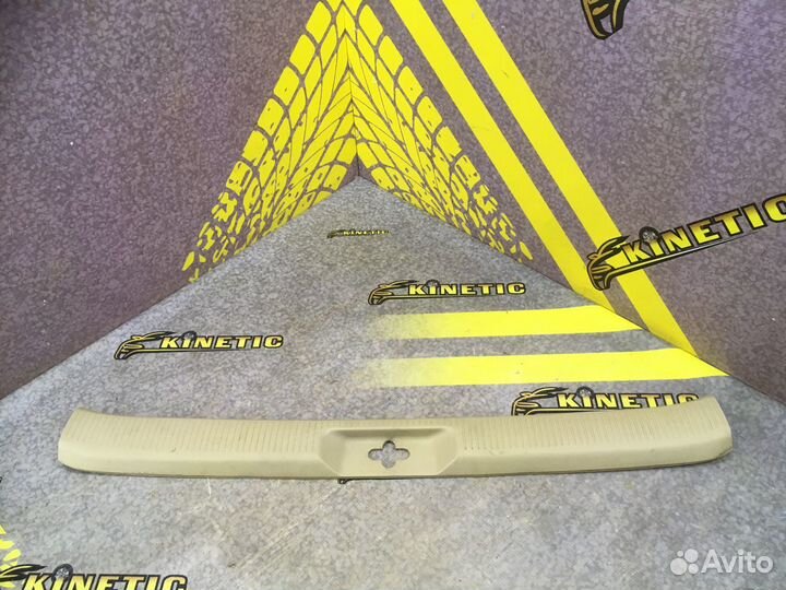 Панель замка багажника Тойота Альфард Hybrid 2004