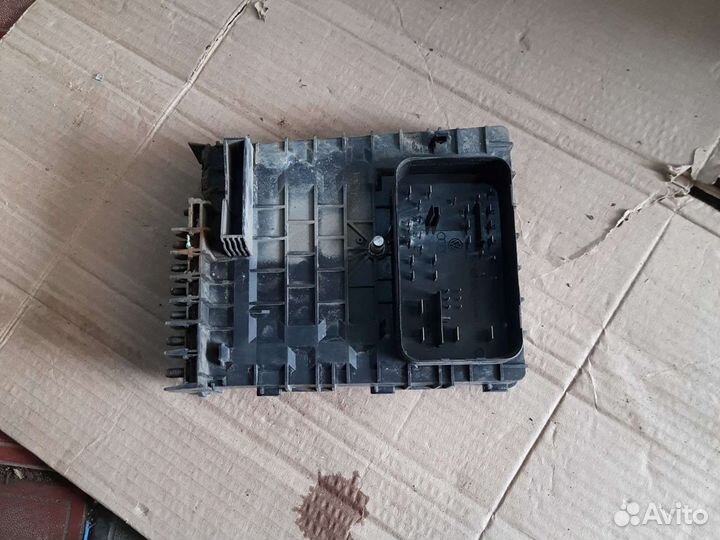 Блок предохранителей Volkswagen Jetta 5