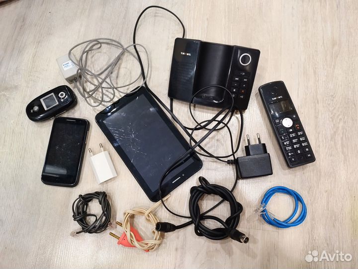 Коробка с техникой, планшет, электроника