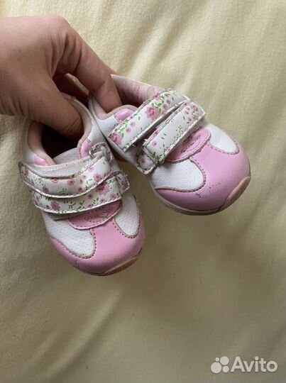 Кроссовки для девочки