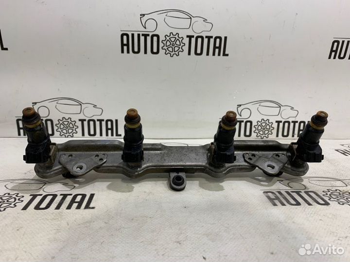 Топливная рампа с форсунками Honda Civic 4D R18A2