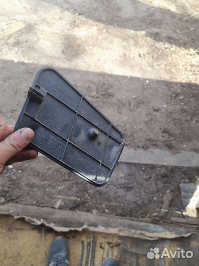 Провое стикло заднего вида