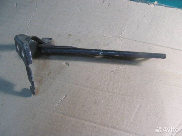 Петля капота правая Volkswagen Tiguan 1 2008