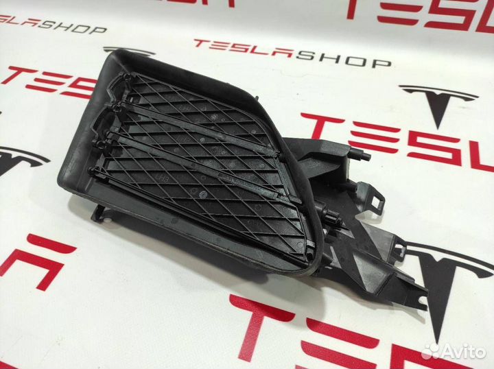 Люверс переднего бампера левый Tesla Model S рест