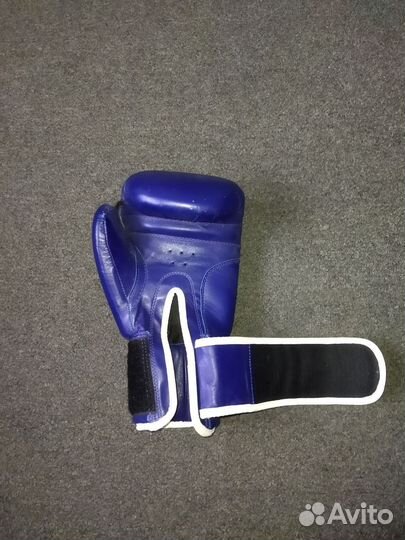 Боксерские перчатки 10 oz