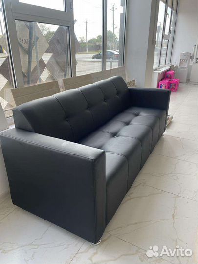 Диван в офис