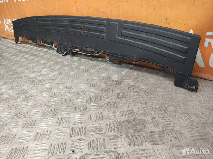 Накладка бампера верхняя задняя Toyota Land
