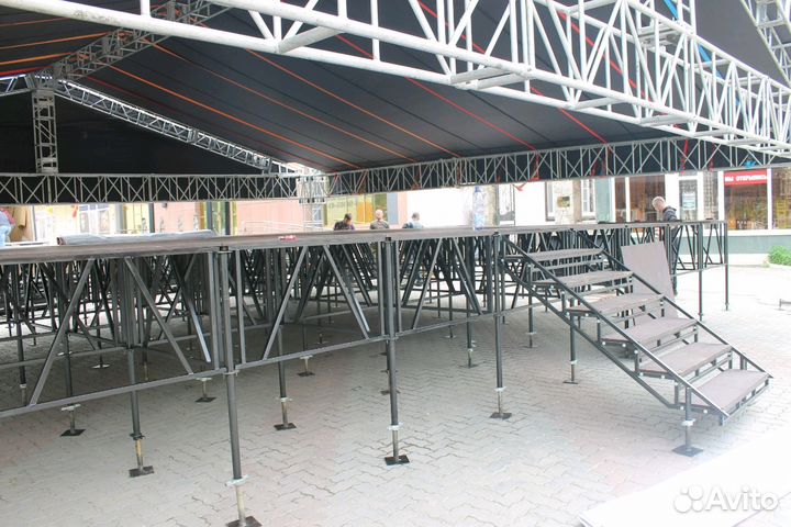 Прокат подиумов и сцен для уличных мероприятий