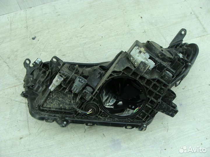 Фара правая Toyota RAV4