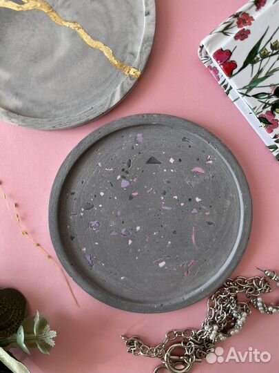 Подставка для ключей и мелочей из гипса