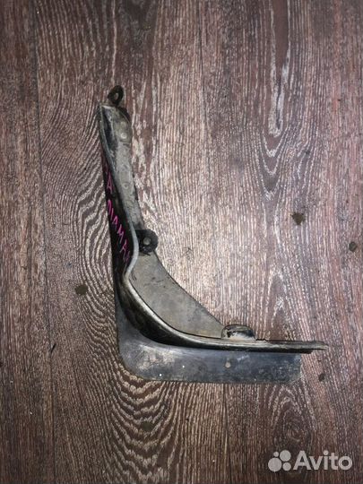 Брызговик задний левый Mitsubishi Diamante F25