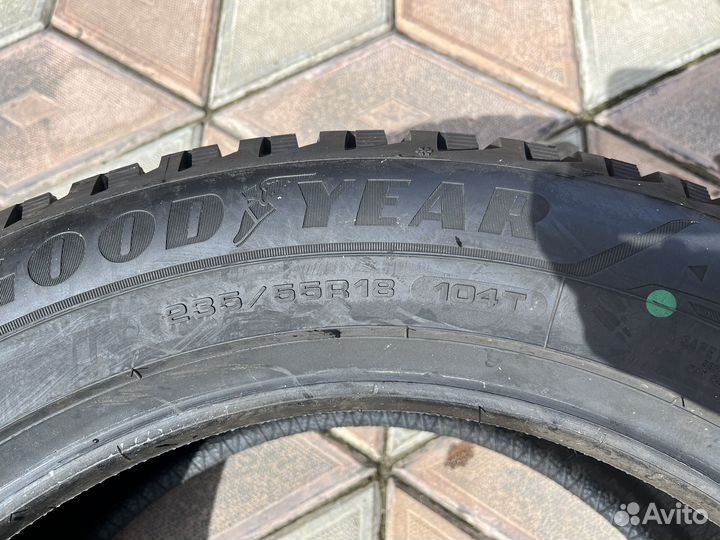 Goodyear UltraGrip Arctic 2 235/55 R18 104T