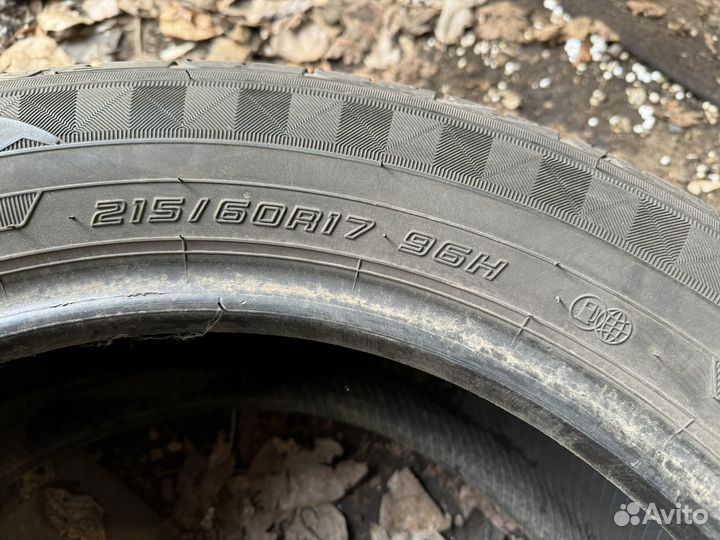 Dunlop Enasave RV504 215/60 R17 96H