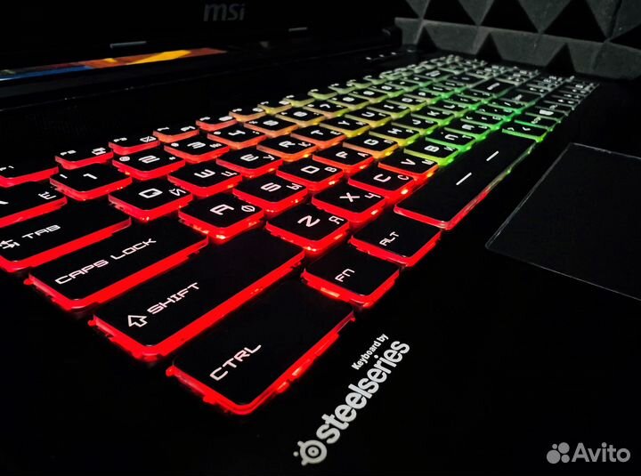 MSI Dominator с 4K экраном / GTX 1070 / i7 7700HQ