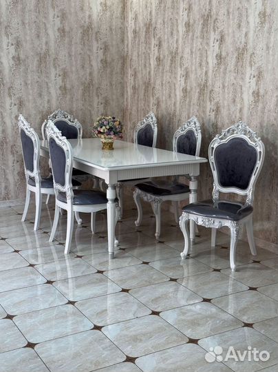 Стол и стулья в гостиную. В наличии