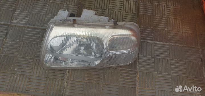 Сузуки Гранд Витара 2004г фара левая с дефектом