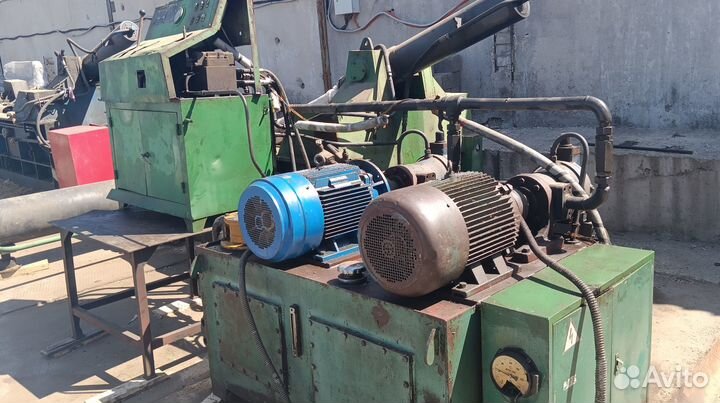 Пресс пакетировочный для металлолома Y81-250B