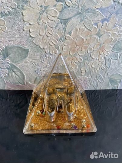 Подставка-пирамида для ручек