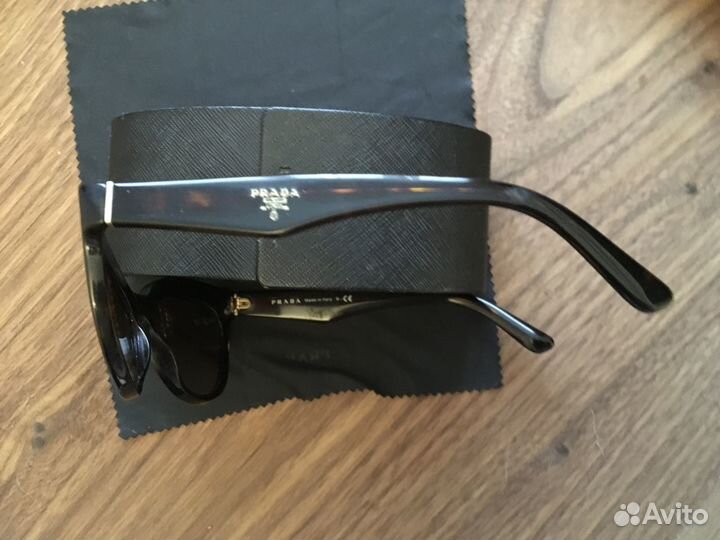 Солнцезащитные очки женские Prada
