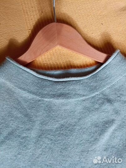 Свитер женский