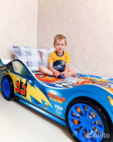 Детская кровать машина