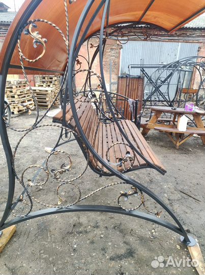 Качель уличная с крышей